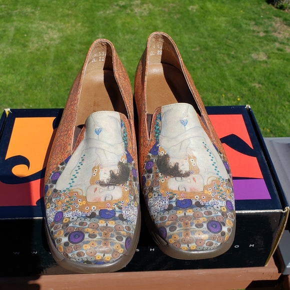 ICON Shoes - ICON Woman and Child Loafers Size 11 EUC